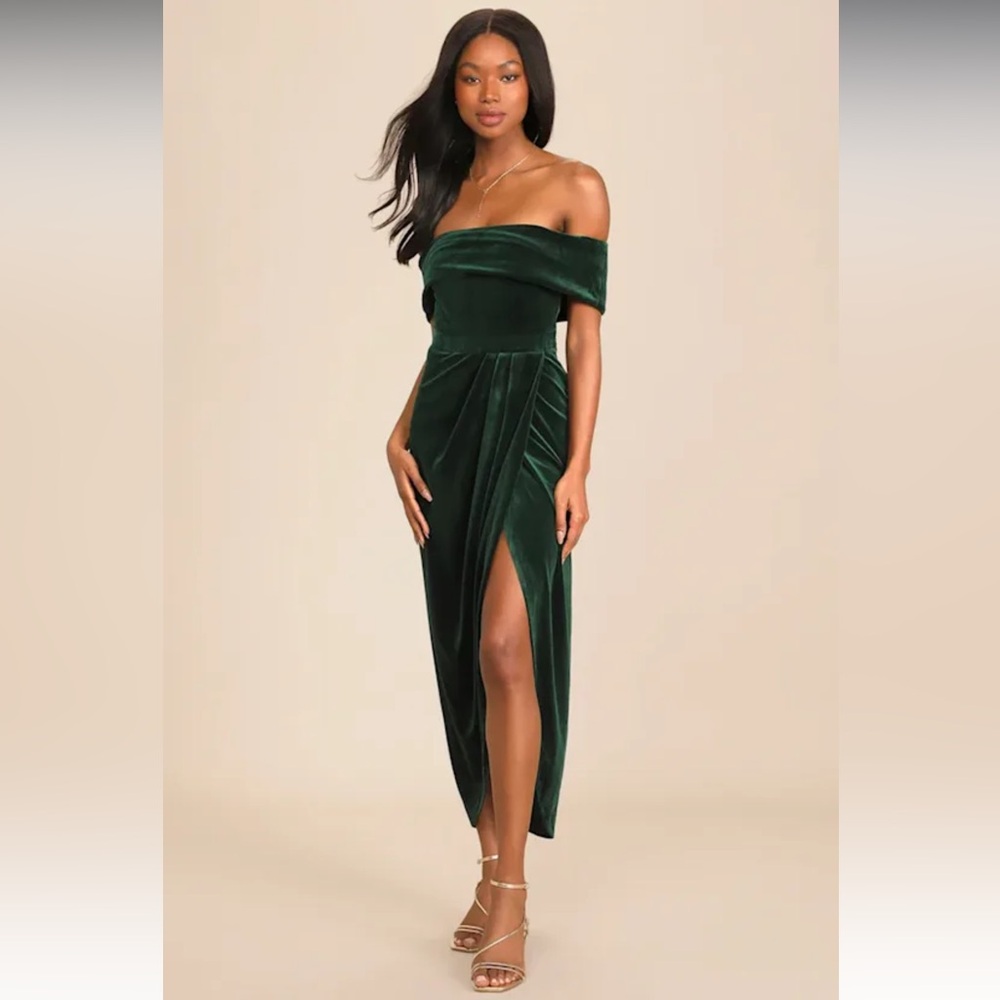 Elegant Green Velvet Off-Shoulder Dress